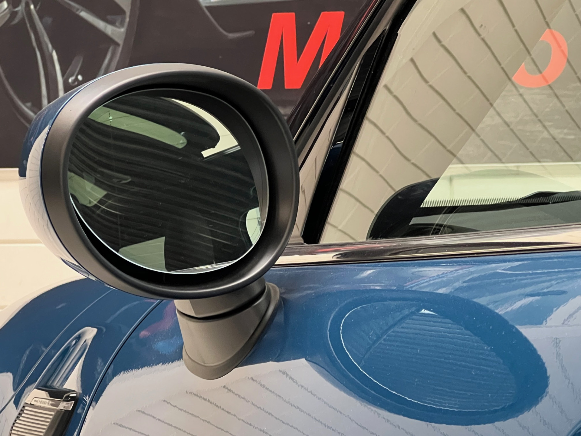 41451165-7.jpg